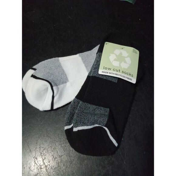 (#9) 2 pair low cut socks black & white adult OS - Picture 1 of 4
